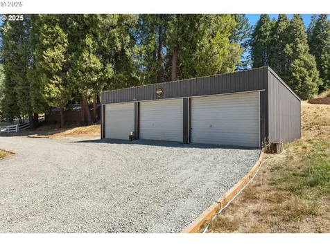 913 Starveout Creek Road Azalea OR 97410