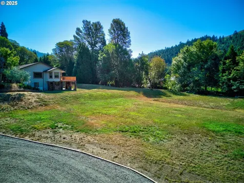 913 Starveout Creek Road Azalea OR 97410