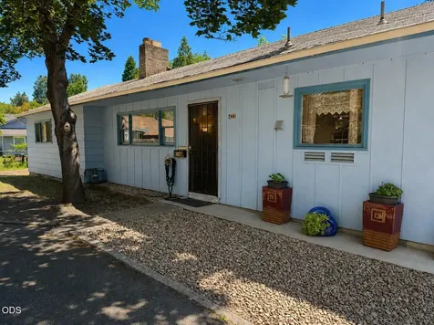 423 SE M Street Grants Pass OR 97526