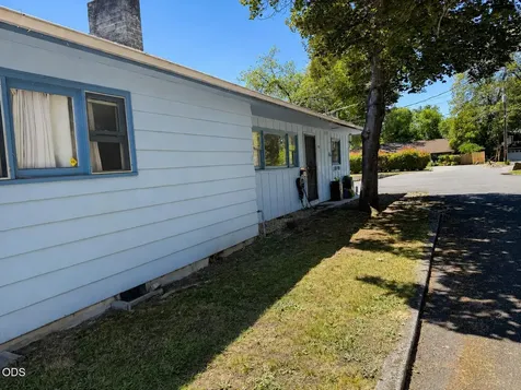 423 SE M Street Grants Pass OR 97526