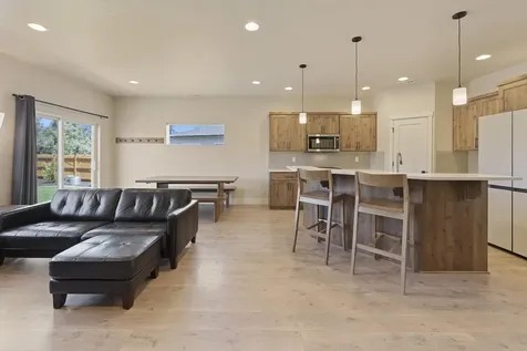 4999 SW Yew Place Redmond OR 97756