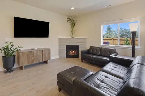 4999 SW Yew Place Redmond OR 97756