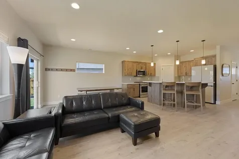 4999 SW Yew Place Redmond OR 97756