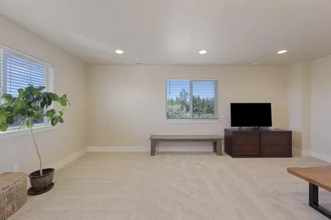 4999 SW Yew Place Redmond OR 97756