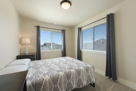 4999 SW Yew Place Redmond OR 97756