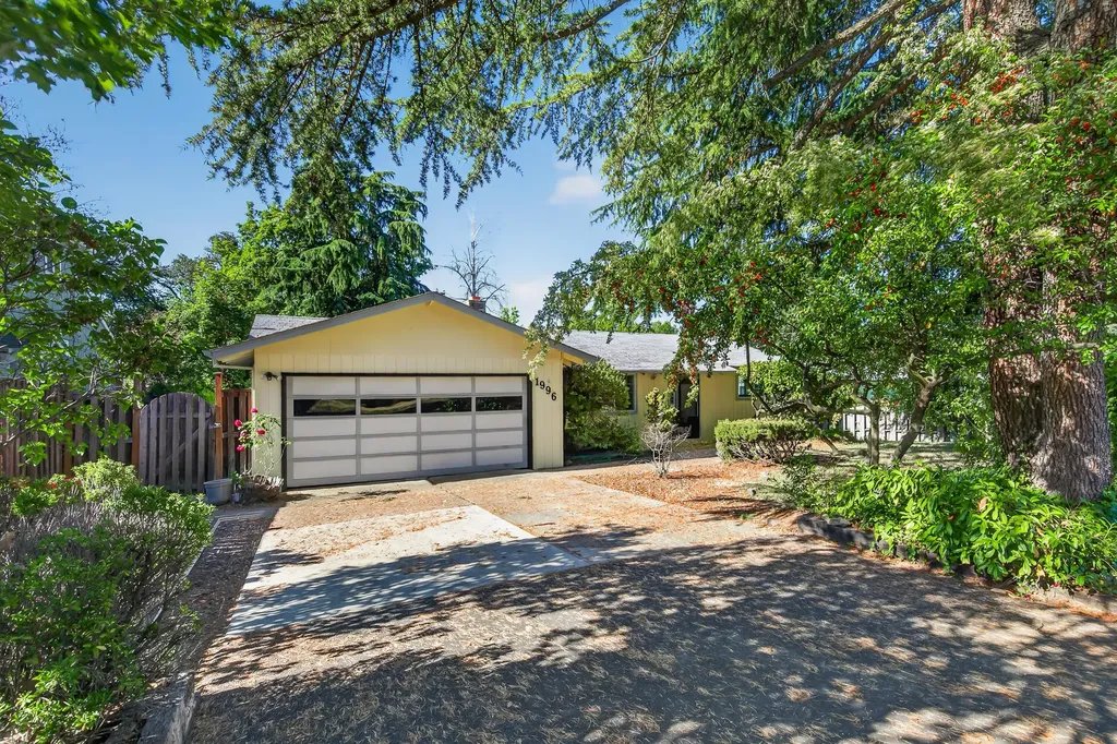 1996 Woodlawn Drive Medford OR 97504