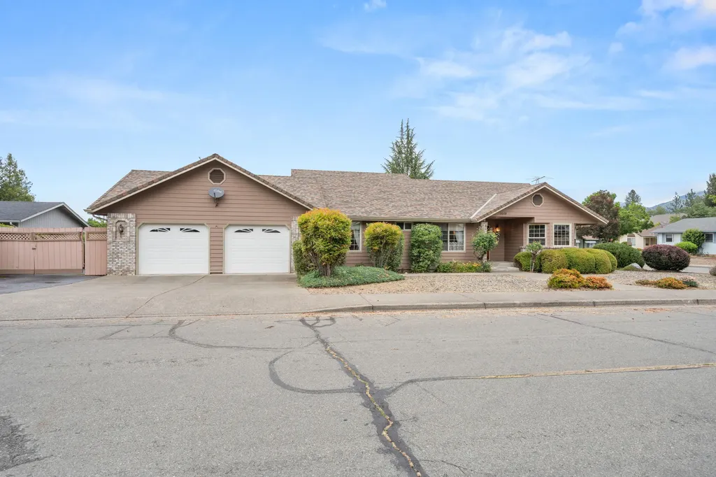 1449 Ben Aire Circle Grants Pass OR 97527