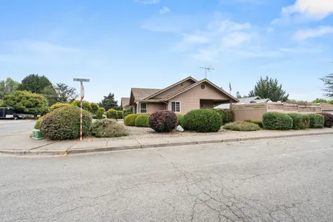 1449 Ben Aire Circle Grants Pass OR 97527