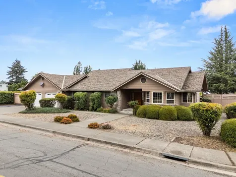 1449 Ben Aire Circle Grants Pass OR 97527