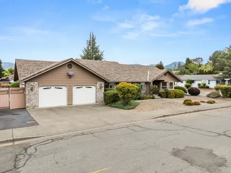 1449 Ben Aire Circle Grants Pass OR 97527