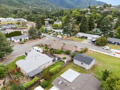 1449 Ben Aire Circle Grants Pass OR 97527