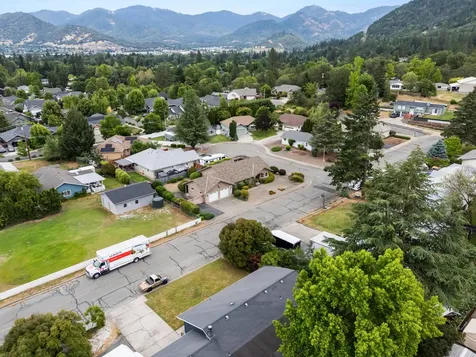 1449 Ben Aire Circle Grants Pass OR 97527