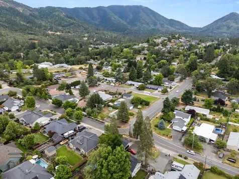 1449 Ben Aire Circle Grants Pass OR 97527