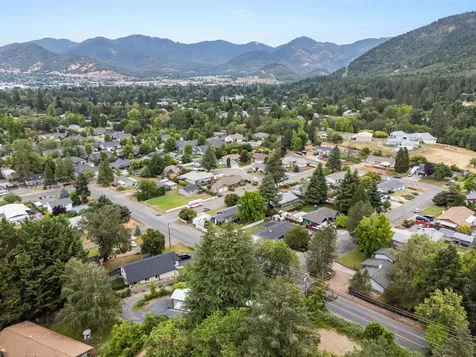 1449 Ben Aire Circle Grants Pass OR 97527