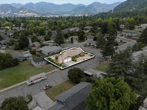1449 Ben Aire Circle Grants Pass OR 97527