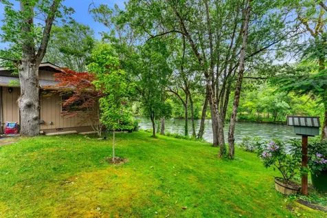22300 Highway 62 Shady Cove OR 97539