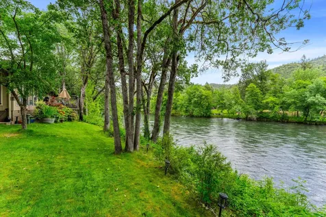 22300 Highway 62 Shady Cove OR 97539
