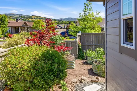 3841 Shamrock Drive Medford OR 97504