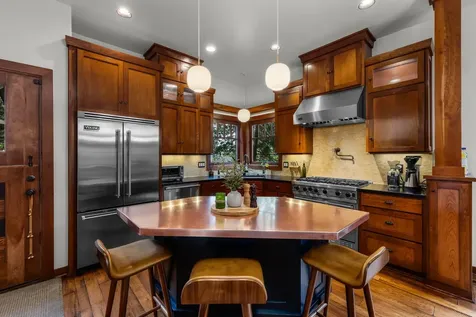 2216 NW 6th Street Bend OR 97703