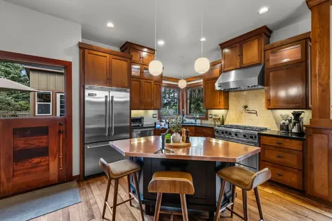 2216 NW 6th Street Bend OR 97703