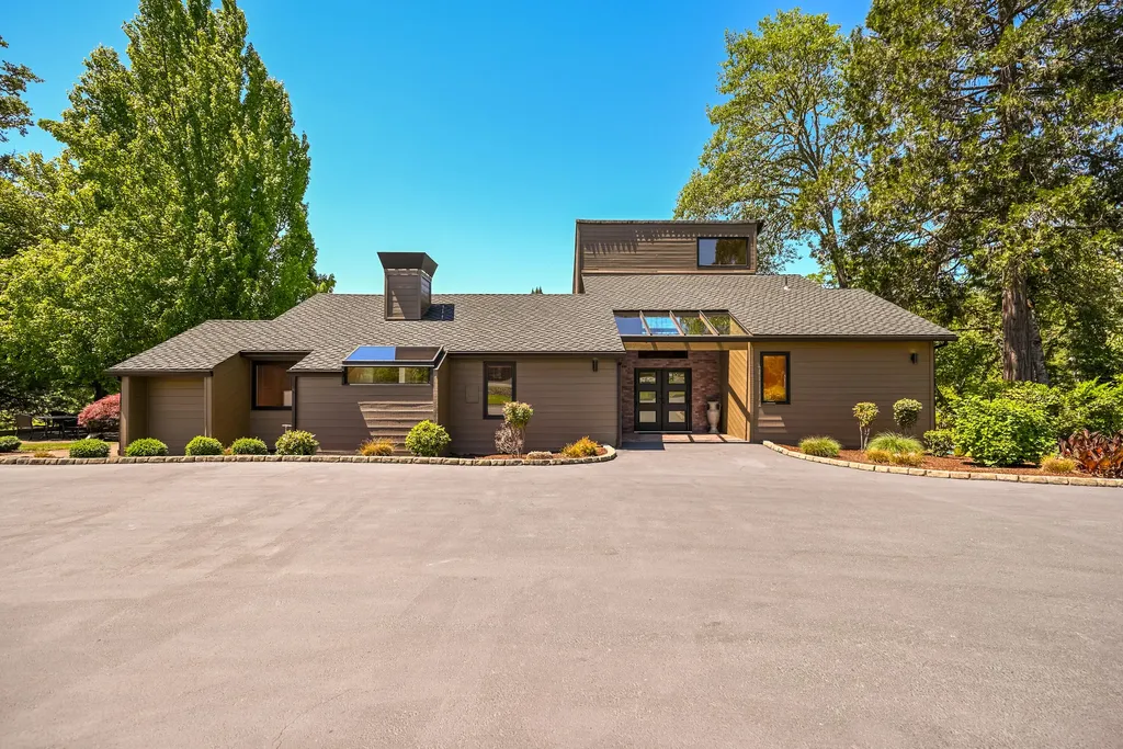 2546 Fisher Road Roseburg OR 97471