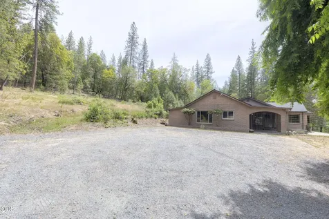 782 Covered Bridge Road Rogue River OR 97537