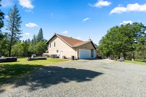 2802 Russell Road Merlin OR 97532