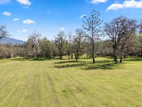 2802 Russell Road Merlin OR 97532