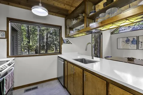 70668 Kaporie Black Butte Ranch OR 97759