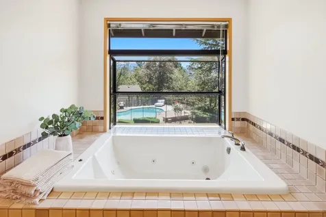 50 Mariposa Terrace Medford OR 97504