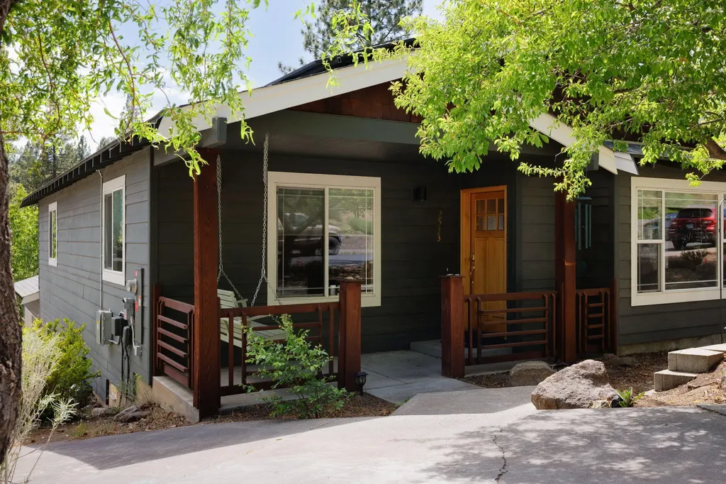 2533 NW Monterey Pines Drive Bend OR 97703