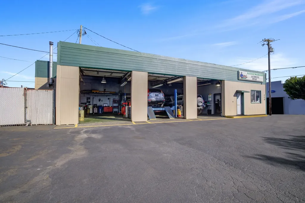409 Main Avenue Tillamook OR 97141