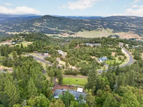 483 Wren Ridge Drive Eagle Point OR 97524