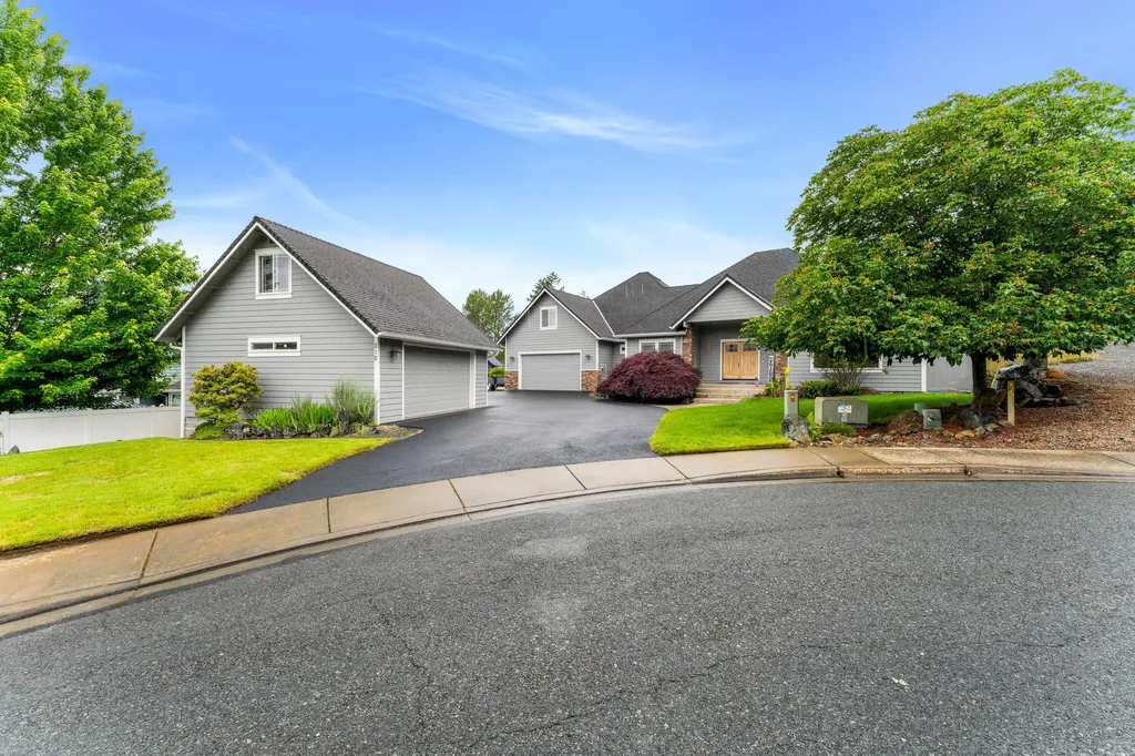 212 NW Canyon View Drive Grants Pass OR 97526