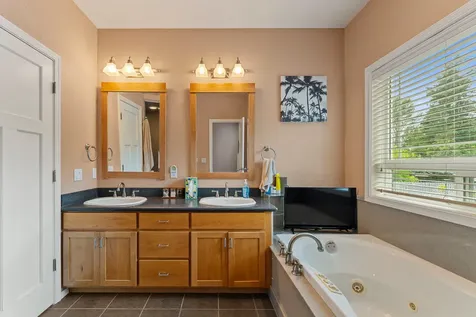 212 NW Canyon View Drive Grants Pass OR 97526