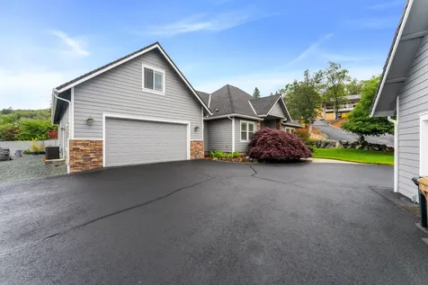 212 NW Canyon View Drive Grants Pass OR 97526