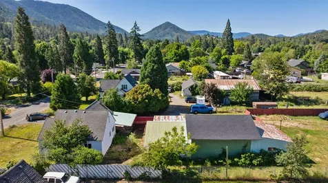 1564 Carnahan Drive Grants Pass OR 97527