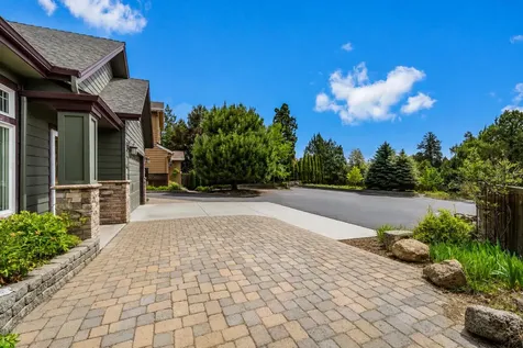 1652 NE Redrose Court Bend OR 97701
