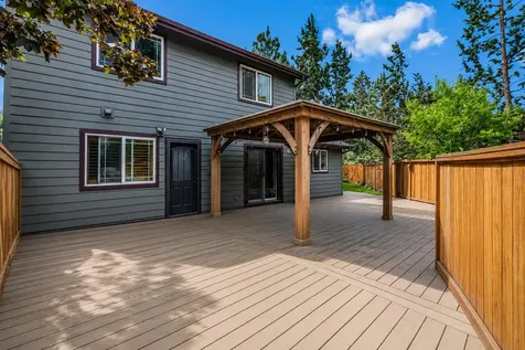 1652 NE Redrose Court Bend OR 97701