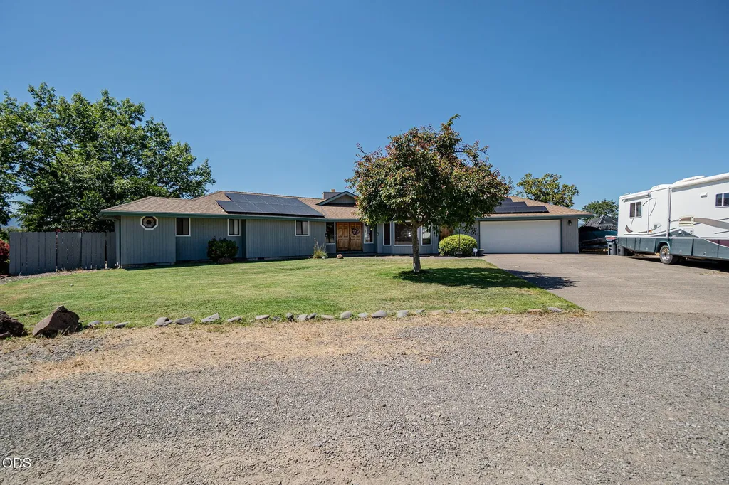 5247 Dobrot Way Central Point OR 97502