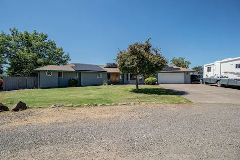 5247 Dobrot Way Central Point OR 97502