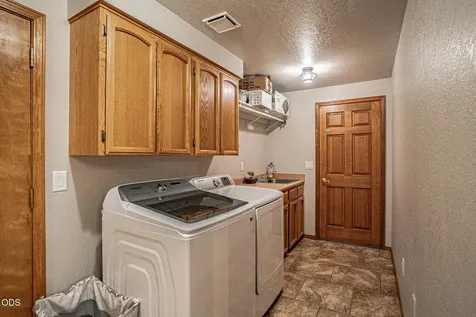 5247 Dobrot Way Central Point OR 97502
