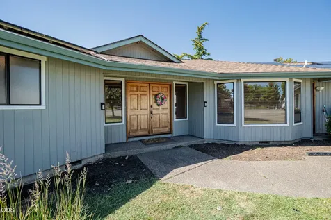 5247 Dobrot Way Central Point OR 97502