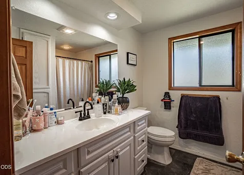 5247 Dobrot Way Central Point OR 97502