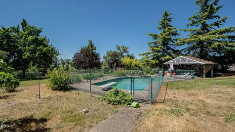 5247 Dobrot Way Central Point OR 97502
