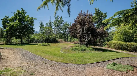 5247 Dobrot Way Central Point OR 97502