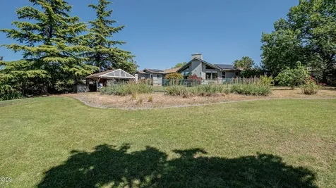 5247 Dobrot Way Central Point OR 97502