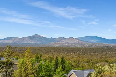 360 Vista Rim Drive Redmond OR 97756