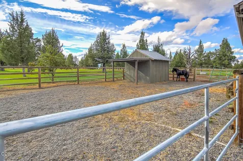 360 Vista Rim Drive Redmond OR 97756