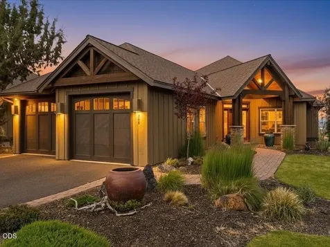 360 Vista Rim Drive Redmond OR 97756